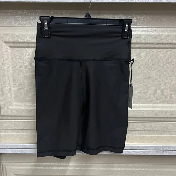 WeWoreWhat Athletic Womens Biker Short MEDIUM in Black - Picture 2 of 5